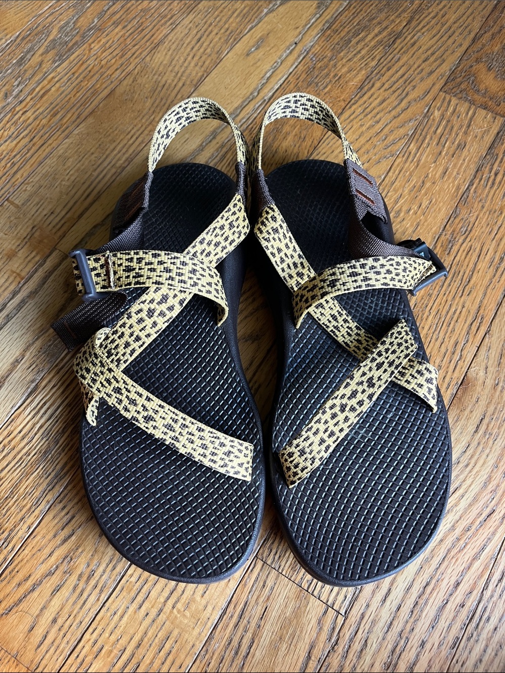 Chaco Women’s Size 10 Leopard Cheetah Print Sandals